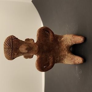 Mayan sculpture sitting